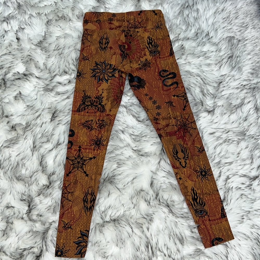 NWOT Witchy Goth Print Halloween High Rise Brushed Fabric Leggings S (3-5) - Picture 3 of 9